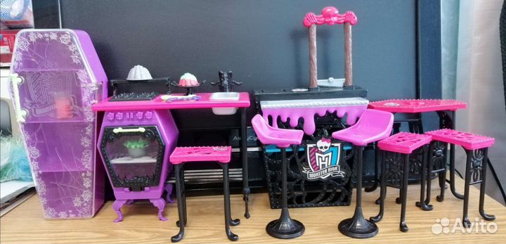 Мебель и куклы monster high