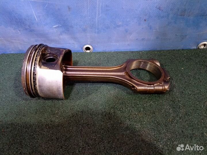 Поршень с шатуном Mercedes-Benz E210 M112.911