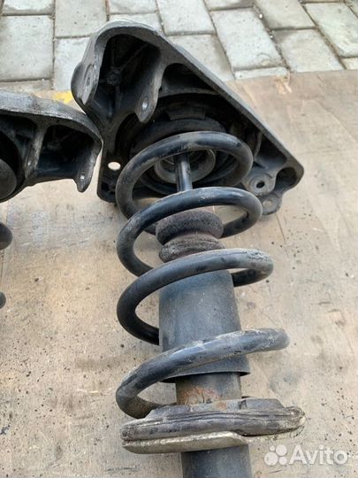 Стойка подвески передняя Audi A4 B7 2.0 BGB