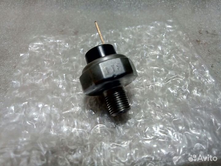 Subaru EJ20 EJ25 - Датчик давления масла новый