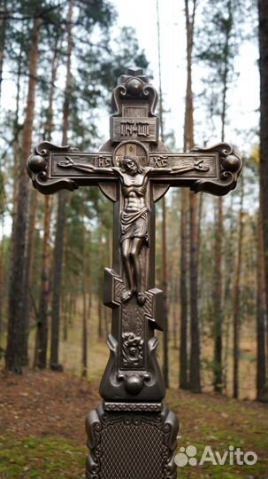 Памятник крест на могилу надгробия из камня