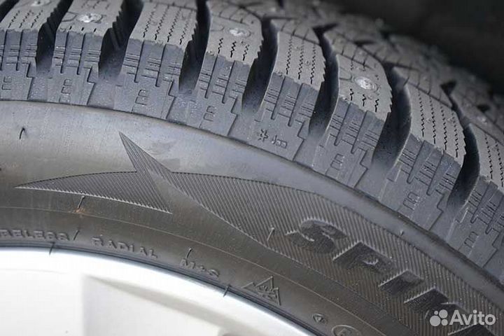 Bridgestone Blizzak Spike-02 225/55 R17 101T