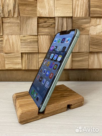 Деревянная подставка под телефон