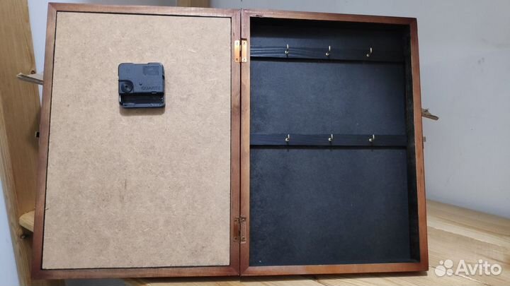 Ключница с часами (настенная) Новая