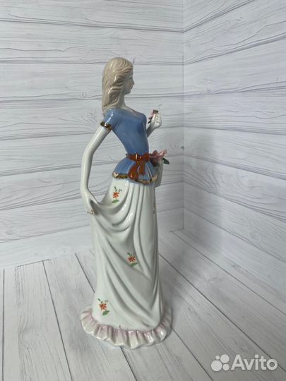 Статуэтка девушка