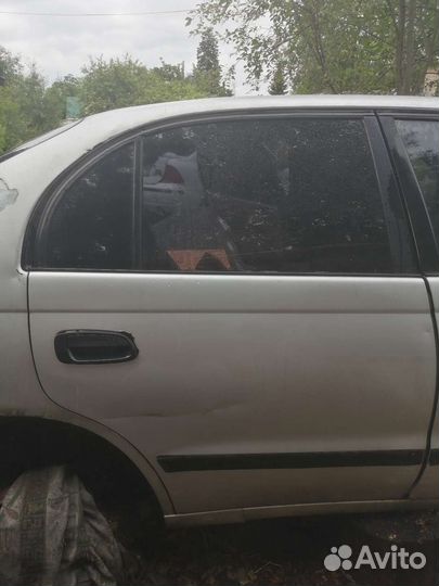 Три двери от Toyota Carina Е