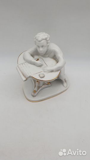 Фигурка Пушкин лфз скол пера СССР 1960-е гг. Без