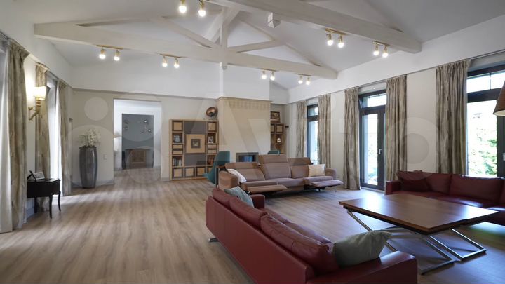 Коттедж 310 м² на участке 15 сот.