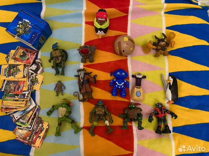 Игрушки и карточки черепаши Нинзя