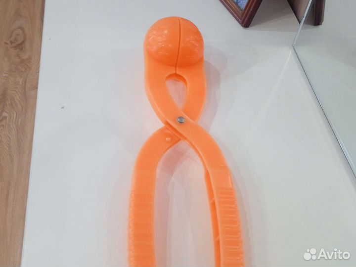 Снежколеп оранжевый