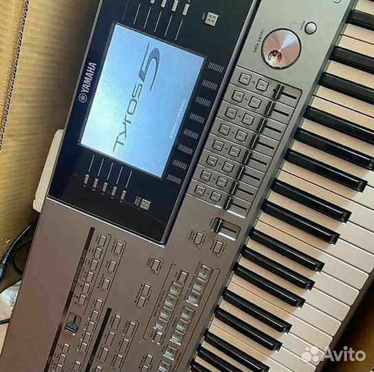 Yamaha Tyros 5