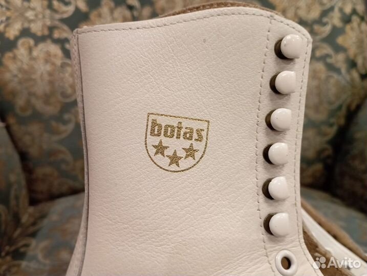 Фигурные ботинки Botas