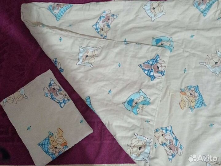Детское одеяло и подушка в кроватку