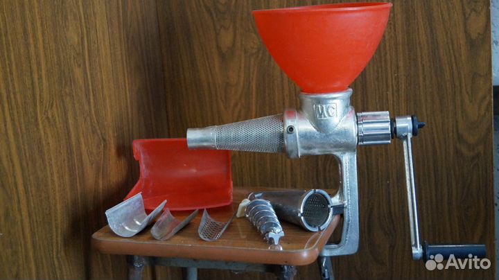 Соковыжималка шнековая ручная