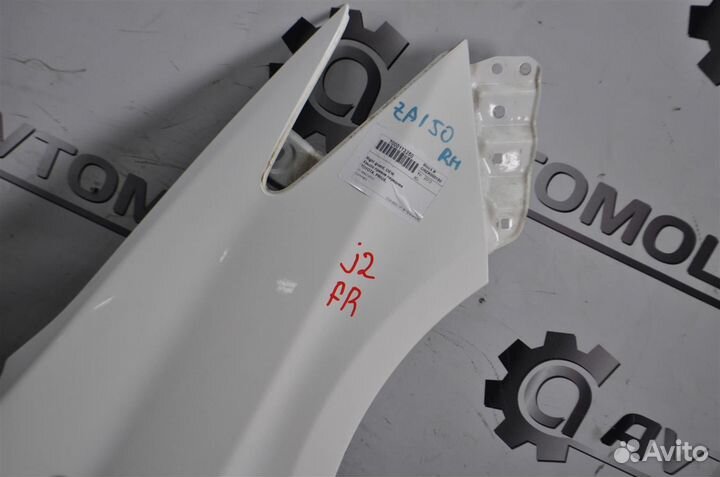 Крыло переднее правое toyota prius ZVW30