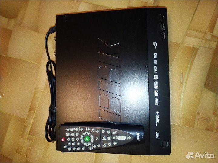 DVD плеер BBK dv118si