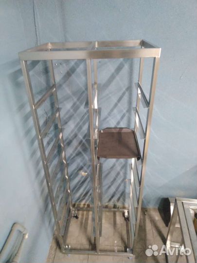 Тележка для подносов A-18