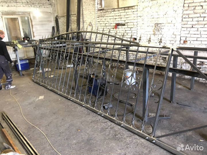 Ворота кованые, распашные, новые