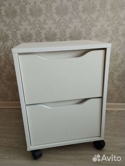 Тумба на колесах. новая