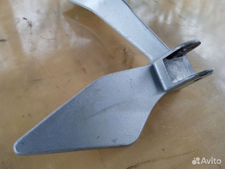 KTM Duke 200 2012 г. Кронштейн правый