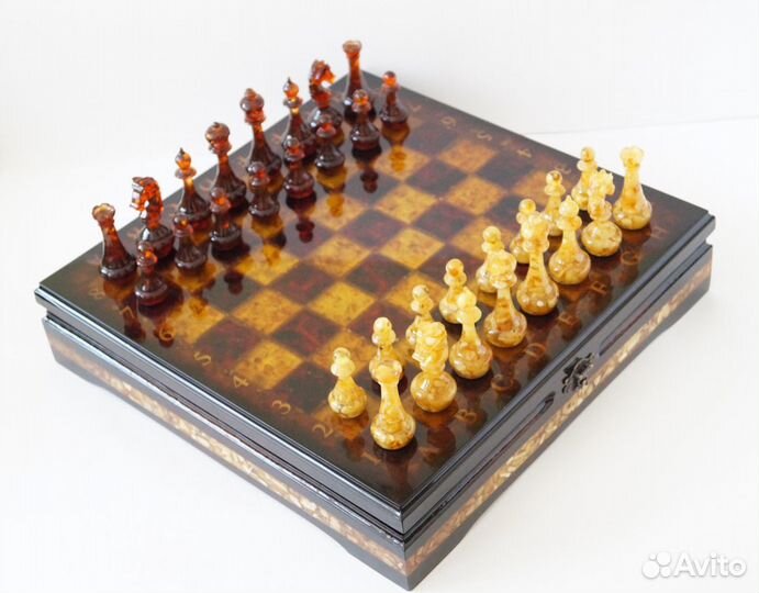 Шахматы из натурального янтаря