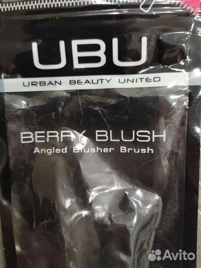 Кисть для румян бренда Berry Blush