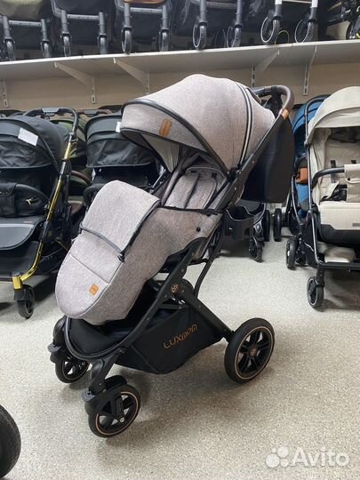 Прогулочная коляска Luxmom