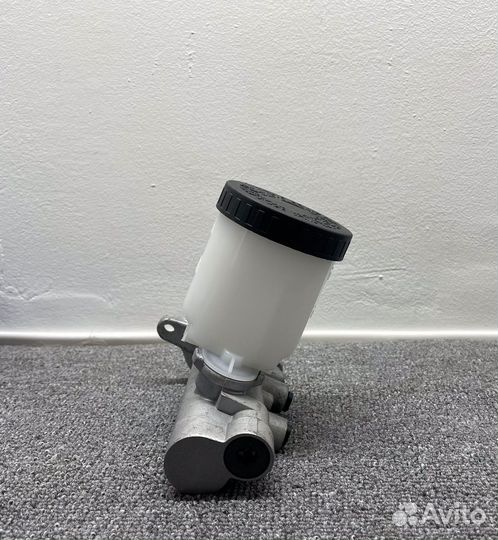 Главный тормозной цилиндр 46010-92G00. Nissan