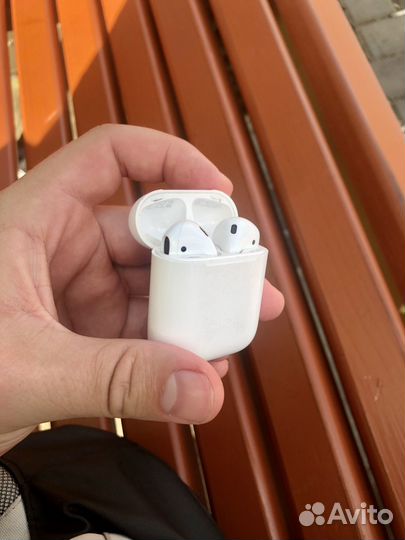 Продам AirPods 1 поколения оригинал