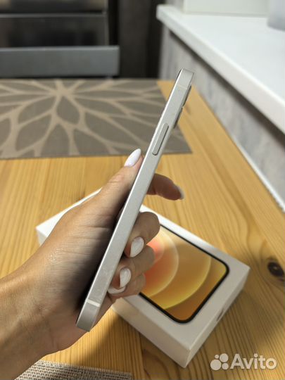 iPhone 12, 64 ГБ
