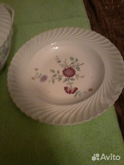 Супница, соусница и тарелки