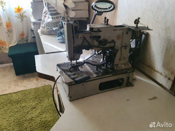 Промышленная петельная швейная машина со столом