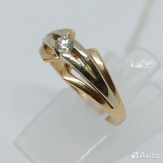 Кольцо с природным камнем Золото