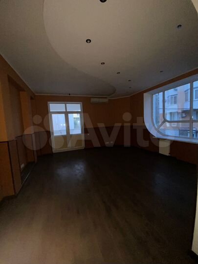 Дом 352 м² на участке 7,5 сот.