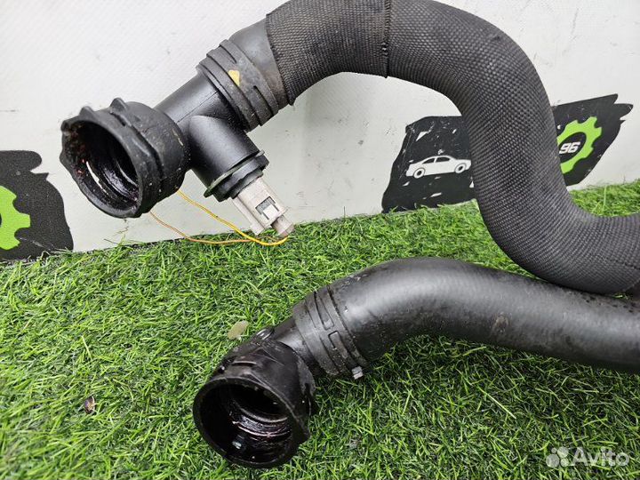 Патрубок системы охлаждения Volkswagen Jetta 6 1.4