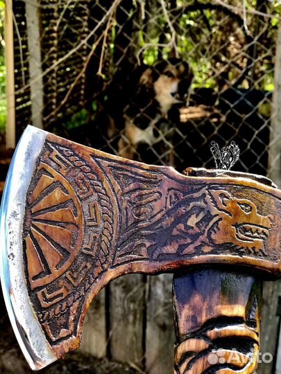 Топор кованый Резной зубастый червь с чехлом