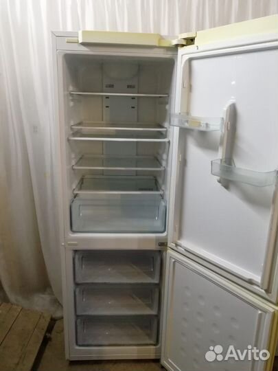 Холодильник Samsung