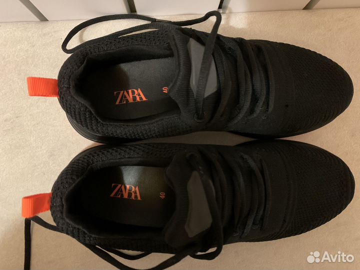 Черные кроссовки zara