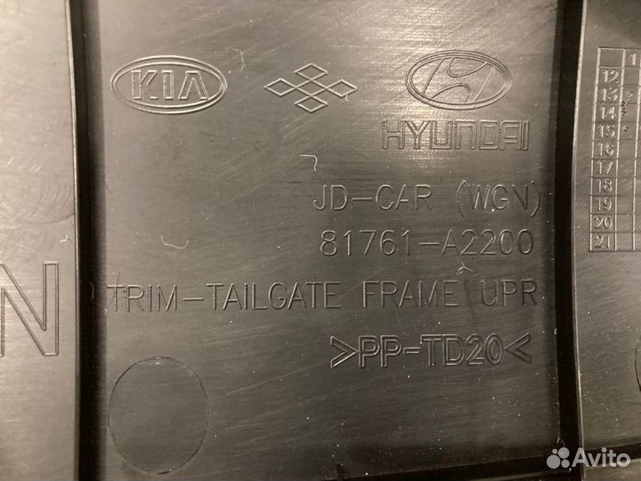 Обшивка двери багажника задняя Kia Ceed JD