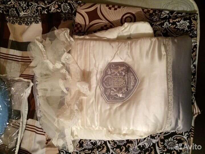 Набор комплекта на выписку и в кроватку