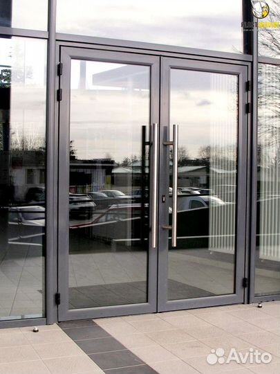 Алюминиевые входные двери со стеклом