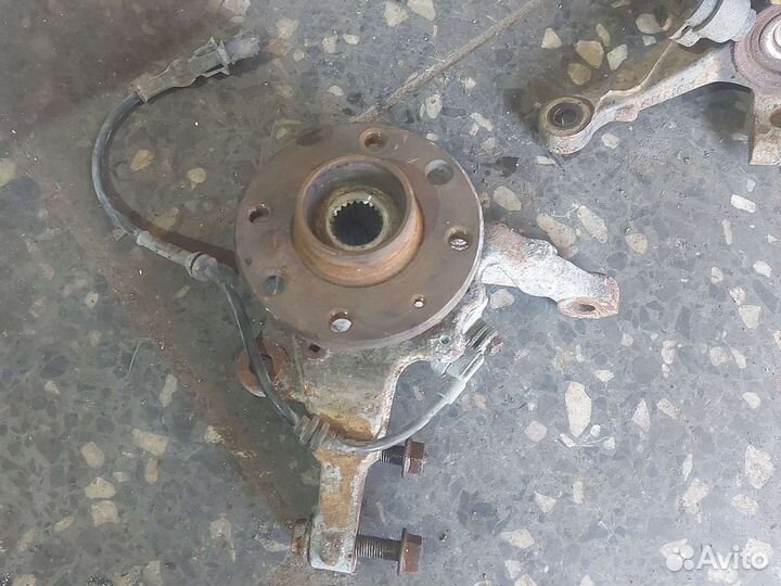 Кулаки передние Opel Corsa C 1.2 АКПП