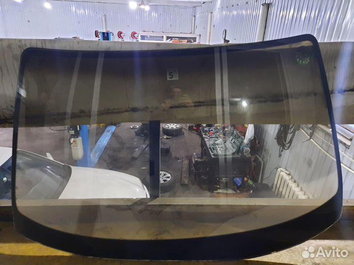 Продам лобовое стекло на toyotta chaser