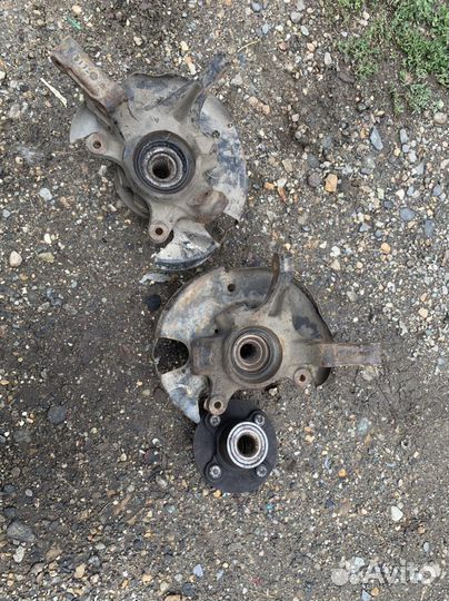 Поворотные кулаки Nissan Almera N15