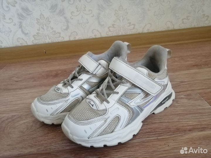 Кроссовки для девочки