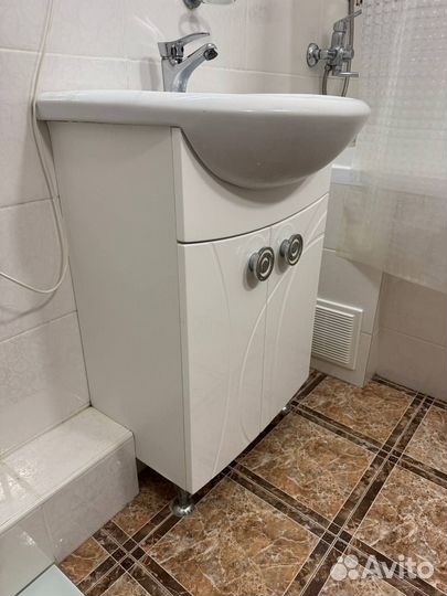 Раковина с тумбой компактная