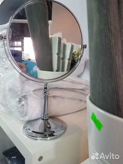 Зеркало на подставке