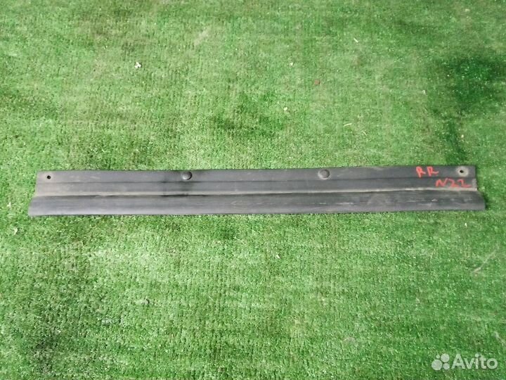 Уплотнитель резинка задний правый Nissan Qashqai