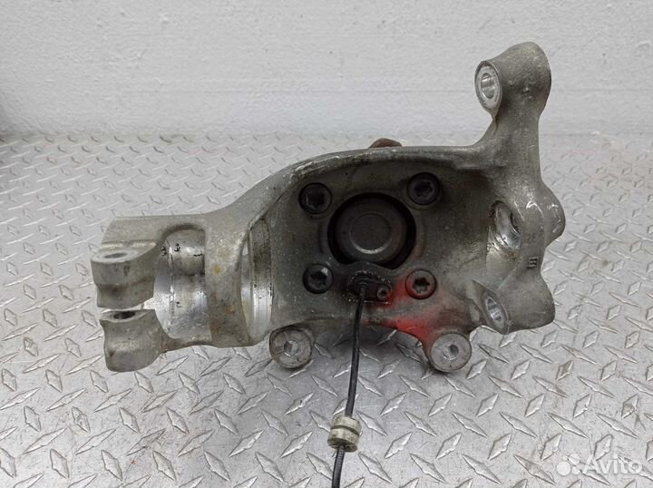 Кулак поворотный левый BMW 3-Series F80 2284001