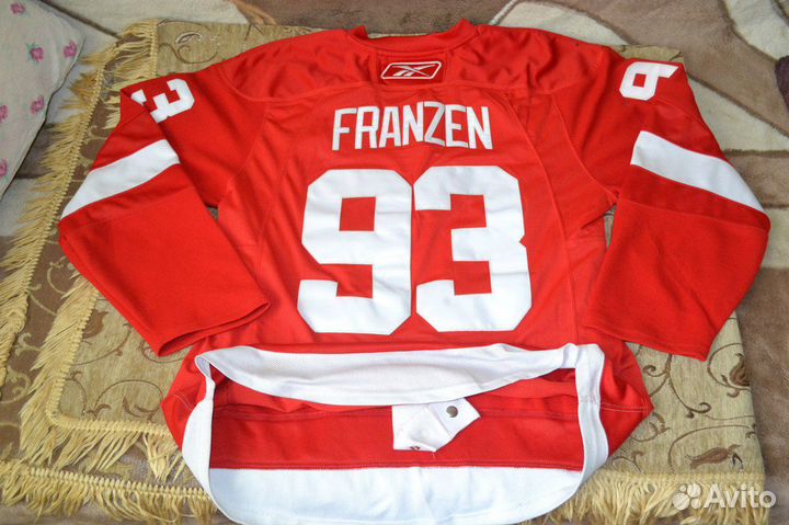 Хоккейные шарфы и кепки